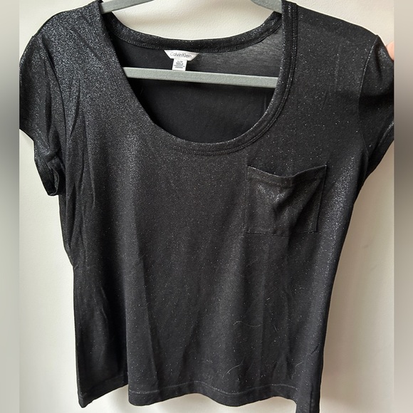 Beautiful Calvin Klein black shinmery t-shirt in L. - Picture 2 of 6